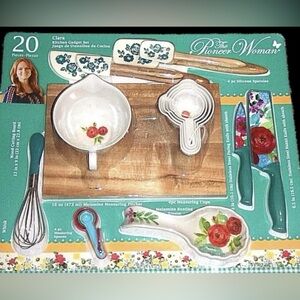 The Pioneer Woman Clara 20 Piece Kitchen Gadget Set. Absolutely Stunning!!